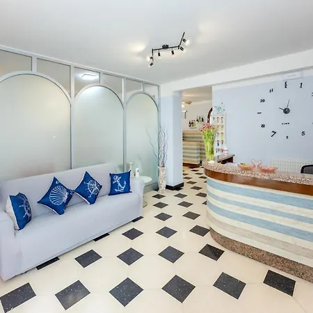 Hotel Adriana *