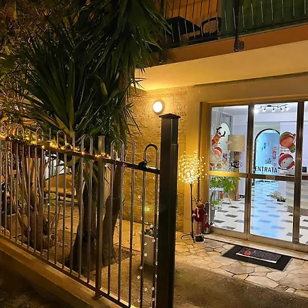 Adriana Otel Pietra Ligure